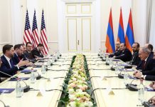 עם מה הגיע סגן נשיא ארה״ב ואנס לארמניה